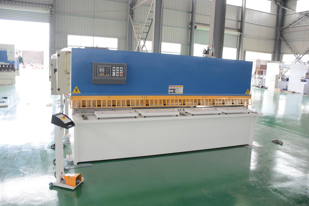 Hydraulic Pendulum Shearing Machine Cnc Automatic Guillotine Shearing Machine Hydraulisk pendulklippemaskine Cnc automatisk guillotineklippemaskine