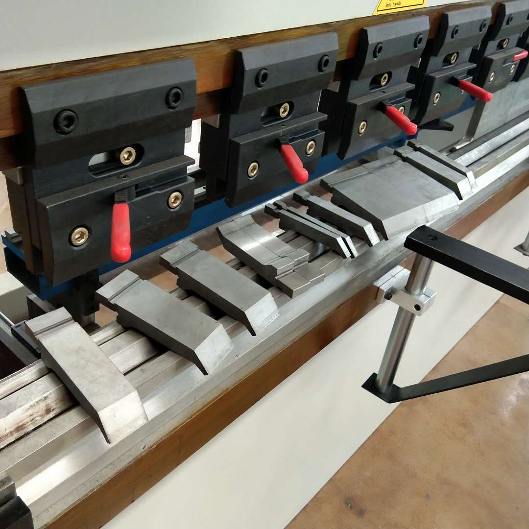 Hydraulisk kantpresse på 130t/3200 mm 4+1 akse Delem Da53t Cnc kantpresse