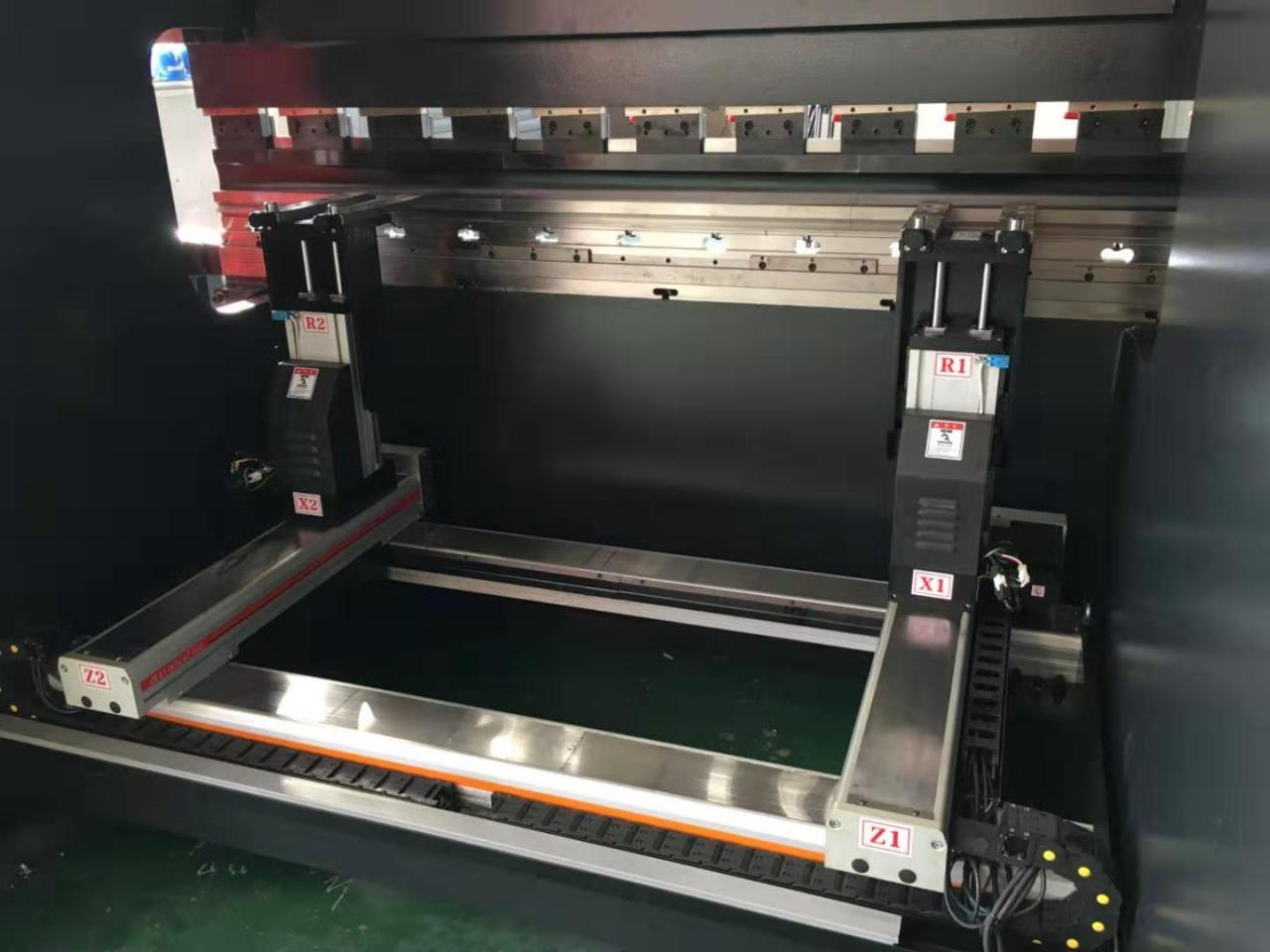 Hydraulic Stainless Steel Wc67y/k-300/6000 Mould Crowning Press Brake Hydraulisk rustfrit stål Wc67y/k-300/6000 Form Crowning Press Brake