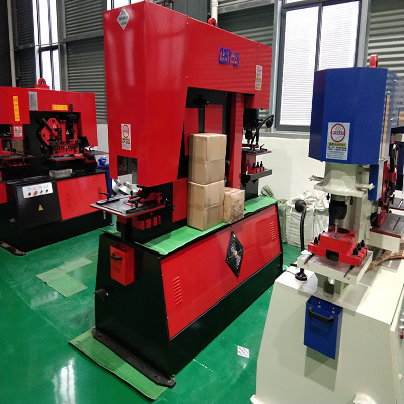 Q35y Series Hydraulic Ironworker Shearing And Punching Machine Q35y Series Hydraulisk Ironworker Klippe- og Stansemaskine