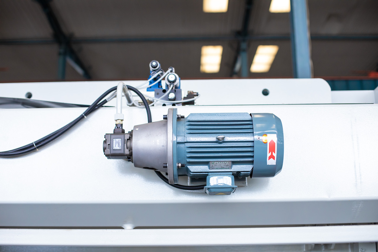 Qc11y 8x3200 Sheet Metal Shearing Machine Steel Plate Hydraulic Shearing Machine Qc11y 8x3200 pladeklippemaskine Stålplade hydraulisk klippemaskine