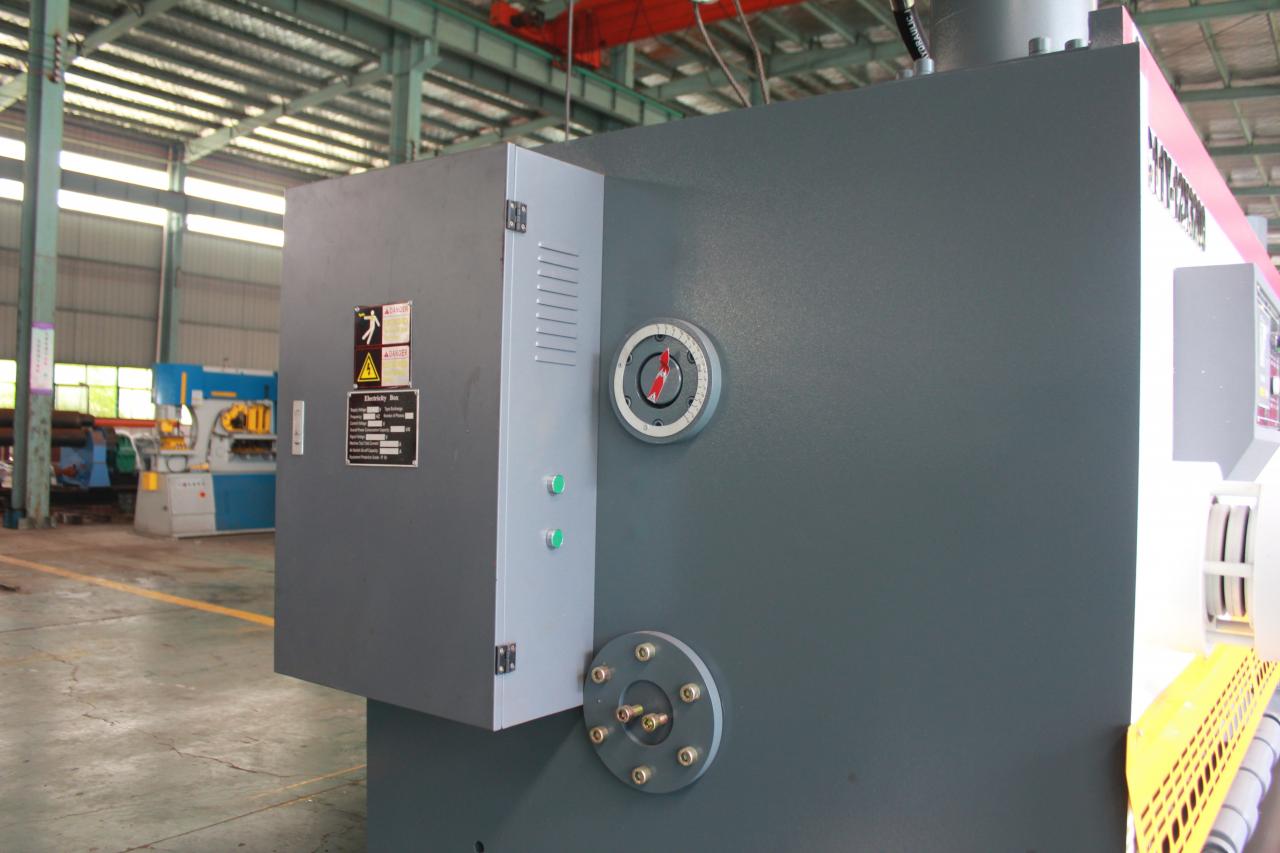 Qc11y Metal Plate Hydraulic Guillotine Shearing Machine For Sale Qc11y Metalplade Hydraulisk Guillotine-klippemaskine til salg