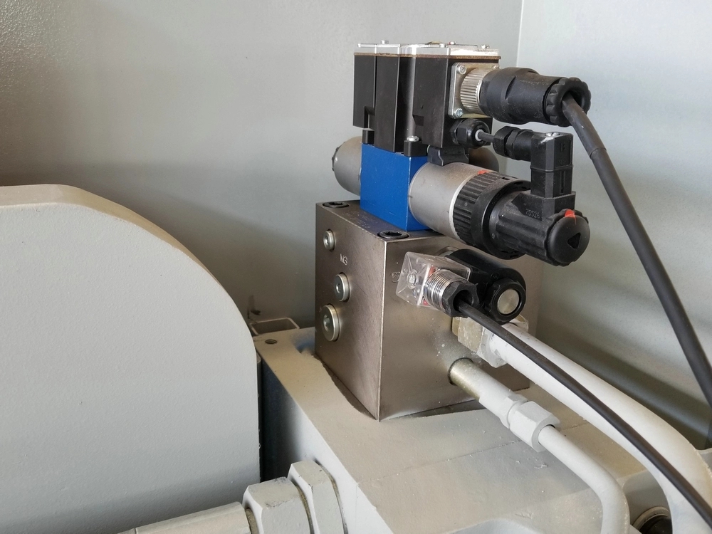 Wc67k 100 ton 200 ton hydraulisk Cnc kantpressemaskine til jern metal stålplade