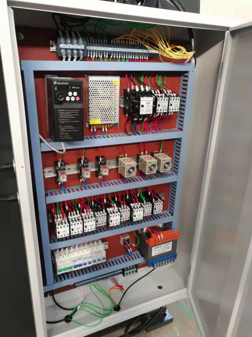 Wc67y-160 4000 Hydraulic Press Brake Cnc Metal Bending Machine For 4000mm Width Steel Wc67y-160 4000 hydraulisk kantpresse Cnc metal bøjemaskine til 4000 mm bredde stål